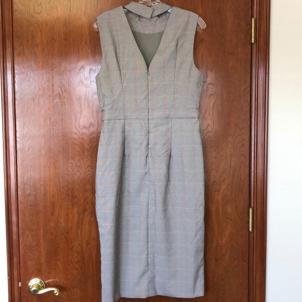 Dress - Picture 2 of 2